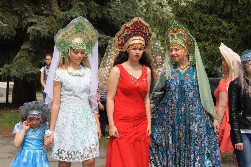 Дефиле «Кокошник — девичья краса!» Дефиле «Кокошник — девичья краса!»