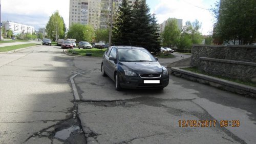 Специалисты администрации совместно с общественностью работают с нарушителями правил парковки Специалисты администрации совместно с общественностью работают с нарушителями правил парковки