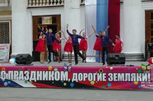 День России в Новогорном отметили большим праздничным концертом «Пою тебе, моя Россия» День России в Новогорном отметили большим праздничным концертом «Пою тебе, моя Россия»