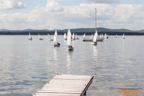 Юные яхтсмены соревновались под парусами Юные яхтсмены соревновались под парусами