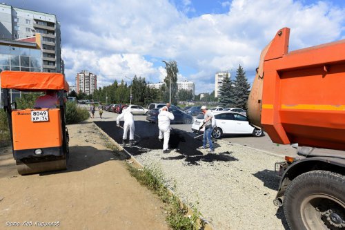 Восстановлено асфальтовое покрытие тротуара у ТРЦ «Фестиваль» Восстановлено асфальтовое покрытие тротуара у ТРЦ «Фестиваль»
