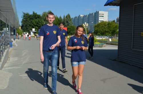 Молодые озерчане провели патриотическую акцию «День Российского флага» Молодые озерчане провели патриотическую акцию «День Российского флага»