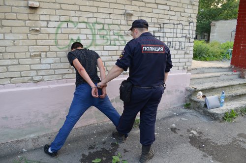 В Озерске в ходе операции «Район» сотрудники полиции изъяли 158 бутылок контрафактного алкоголя В Озерске в ходе операции «Район» сотрудники полиции изъяли 158 бутылок контрафактного алкоголя