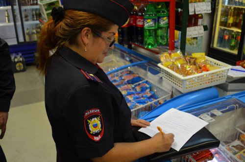 В Озерске в ходе операции «Район» сотрудники полиции изъяли 158 бутылок контрафактного алкоголя В Озерске в ходе операции «Район» сотрудники полиции изъяли 158 бутылок контрафактного алкоголя