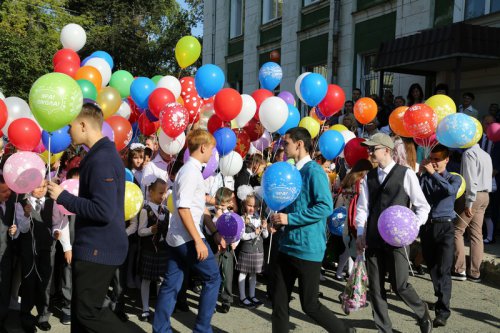 Сегодня школы Озерска вновь наполнились детскими голосами