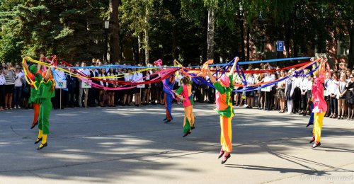 Праздник знаний и новых надежд Праздник знаний и новых надежд