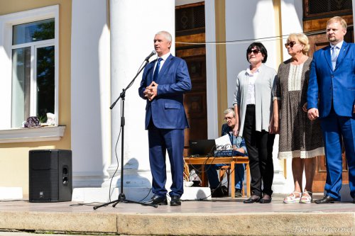 Праздник знаний и новых надежд Праздник знаний и новых надежд