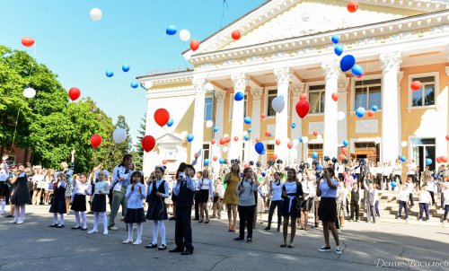 Праздник знаний и новых надежд Праздник знаний и новых надежд