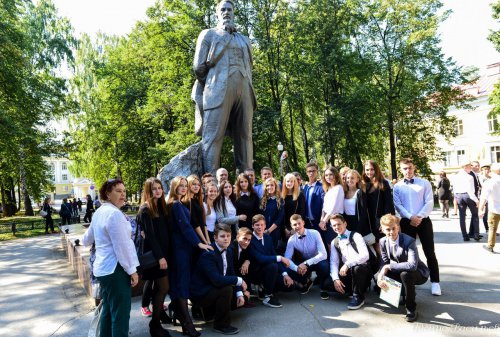 Праздник знаний и новых надежд Праздник знаний и новых надежд