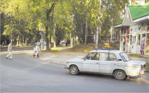 Озерчане просят установить светофор на одном из самых аварийных перекрёстков Озерчане просят установить светофор на одном из самых аварийных перекрёстков