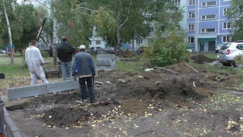 В озёрских дворах начались работы по благоустройству В озёрских дворах начались работы по благоустройству