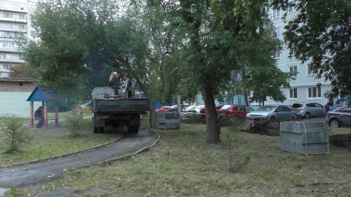 В озёрских дворах начались работы по благоустройству В озёрских дворах начались работы по благоустройству