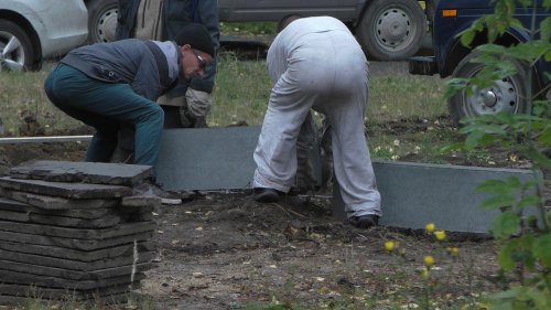 В озёрских дворах начались работы по благоустройству В озёрских дворах начались работы по благоустройству