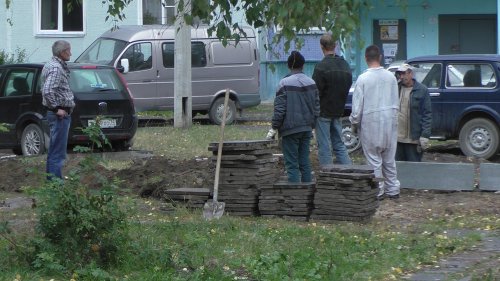 В озёрских дворах начались работы по благоустройству В озёрских дворах начались работы по благоустройству