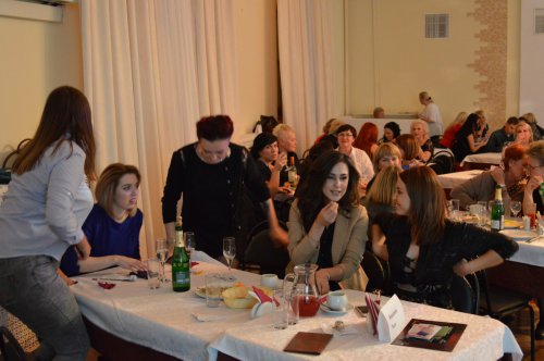 В тренде «пучки», «эльфийские» косы и «рваная текстура» В тренде «пучки», «эльфийские» косы и «рваная текстура»