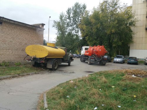 Октябрьская, 30 утопает в нечистотах Октябрьская, 30 утопает в нечистотах