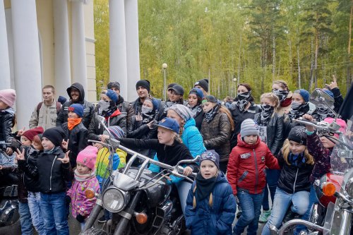 Поставили в стойло железных коней Поставили в стойло железных коней