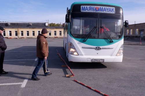 7 октября на площадке автобазы №2 УАТ ПО «Маяк» соревновались лучшие водители предприятия 7 октября на площадке автобазы №2 УАТ ПО «Маяк» соревновались лучшие водители предприятия