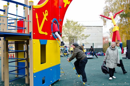 Игровая площадка ждёт наречения Игровая площадка ждёт наречения