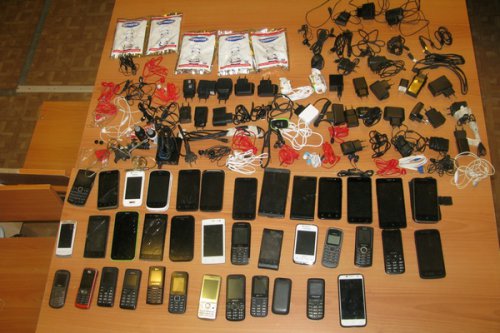 В Озёрске обнаружили тайник с сотовыми и тату-машинкой В Озёрске обнаружили тайник с сотовыми и тату-машинкой