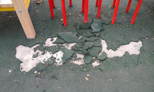 Вандализм или халтура в Детском парке? Вандализм или халтура в Детском парке?