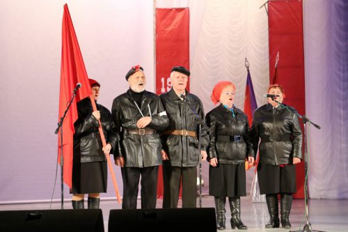 Песня революции жива Песня революции жива