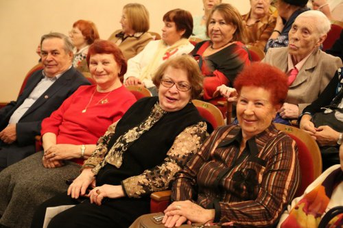 Песня революции жива Песня революции жива