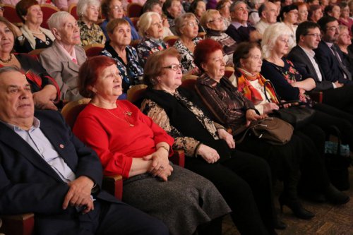 Песня революции жива Песня революции жива