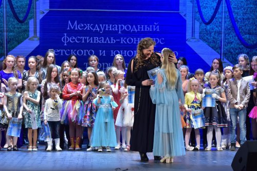 Юные озёрские вокалистки покорили московскую «Розу ветров» Юные озёрские вокалистки покорили московскую «Розу ветров»