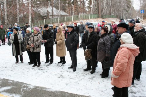 Установлен памятный знак в честь первой школы Озерска Установлен памятный знак в честь первой школы Озерска