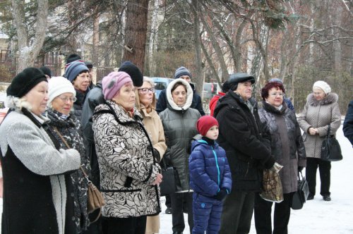Установлен памятный знак в честь первой школы Озерска Установлен памятный знак в честь первой школы Озерска
