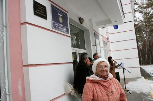 Установлен памятный знак в честь первой школы Озерска Установлен памятный знак в честь первой школы Озерска