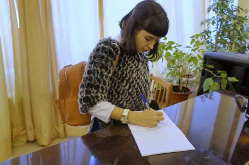 Свет и тепло рук человеческих в выставочном зале Свет и тепло рук человеческих в выставочном зале