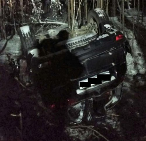 На трассе под Кыштымом перевернулся внедорожник На трассе под Кыштымом перевернулся внедорожник