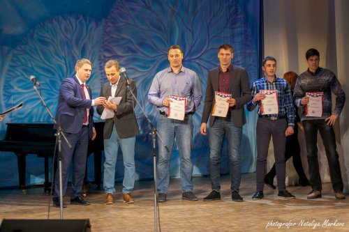 Лучших озёрских спортсменов 2017 года наградили в «Строителе» Лучших озёрских спортсменов 2017 года наградили в «Строителе»