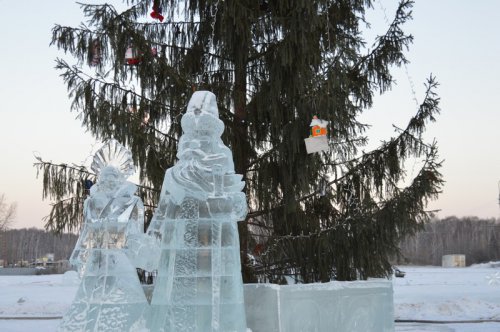 В Озерске появился еще один ледовый городок В Озерске появился еще один ледовый городок