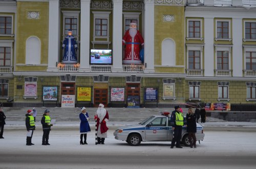 Госавтоинспекторы города Озерска присоединились к всероссийской акции «Дед Мороз за безопасную дорогу!» и сменили форму на волшебный наряд! Госавтоинспекторы города Озерска присоединились к всероссийской акции «Дед Мороз за безопасную дорогу!» и сменили форму на волшебный наряд!