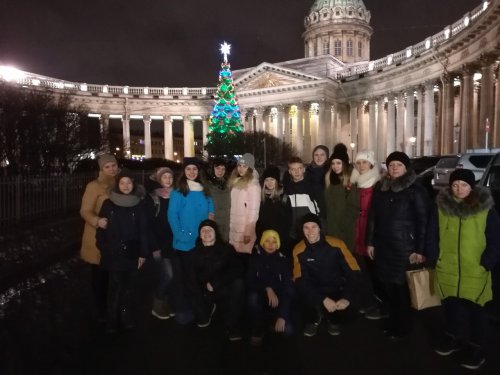 Ансамбли народного танца МБУ «КДЦ» «Зарево» и «Купава» представили Озёрск в Санкт-Петербурге Ансамбли народного танца МБУ «КДЦ» «Зарево» и «Купава» представили Озёрск в Санкт-Петербурге