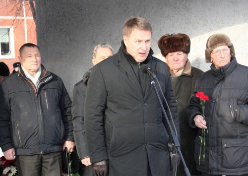 Нам погибших героев не забыть никогда