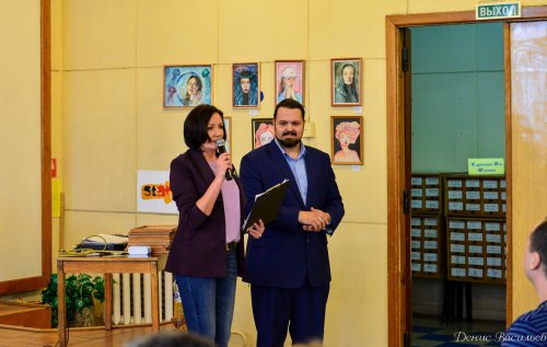 В Озёрске открылась выставка молодых художников и дизайнеров