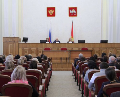 В избиркоме вновь сели «за парты» В избиркоме вновь сели «за парты»