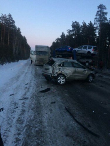 Массовое ДТП с 11 машинами перекрыло движение на М-5 в Челябинской области Массовое ДТП с 11 машинами перекрыло движение на М-5 в Челябинской области