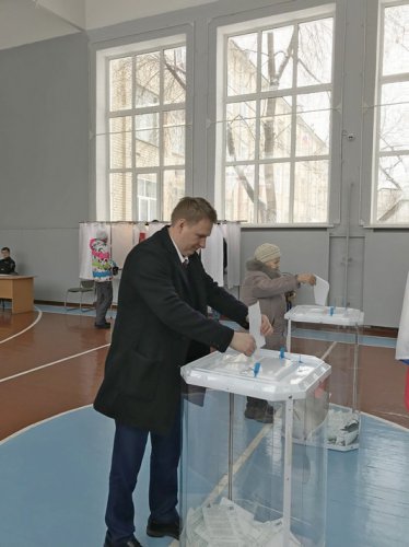 Снегопад не остановил от похода на выборы Снегопад не остановил от похода на выборы