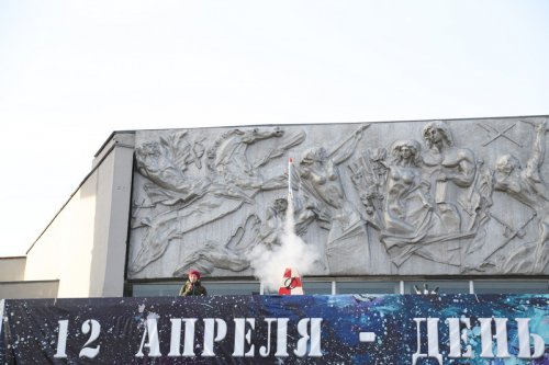 В честь праздника будущие конструкторы и космонавты запустили ракету В честь праздника будущие конструкторы и космонавты запустили ракету