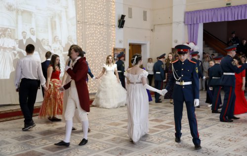В Татыше состоялся Пасхальный молодёжный бал В Татыше состоялся Пасхальный молодёжный бал