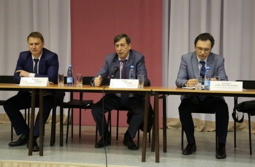 Евгений Щербаков: «У озерских предпринимателей должны появиться новые окна возможностей» Евгений Щербаков: «У озерских предпринимателей должны появиться новые окна возможностей»