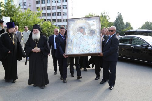 Праздничное дарение состоялось, визит продолжается Праздничное дарение состоялось, визит продолжается