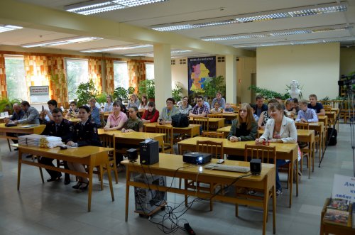 В День Государственного флага Российской Федерации сотрудники озерской полиции торжественно вручили первые паспорта