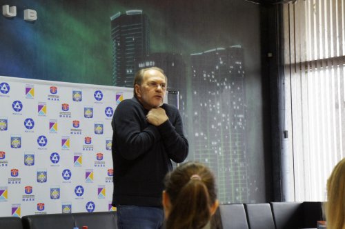 Алексей Гуськов: «Радость моей профессии – когда предлагают необычное. Алексей Гуськов: «Радость моей профессии – когда предлагают необычное.