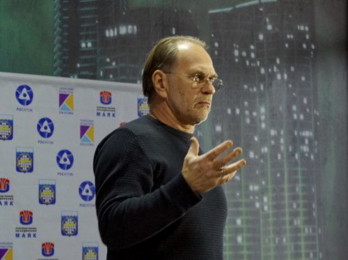 Алексей Гуськов: «Радость моей профессии – когда предлагают необычное. Алексей Гуськов: «Радость моей профессии – когда предлагают необычное.